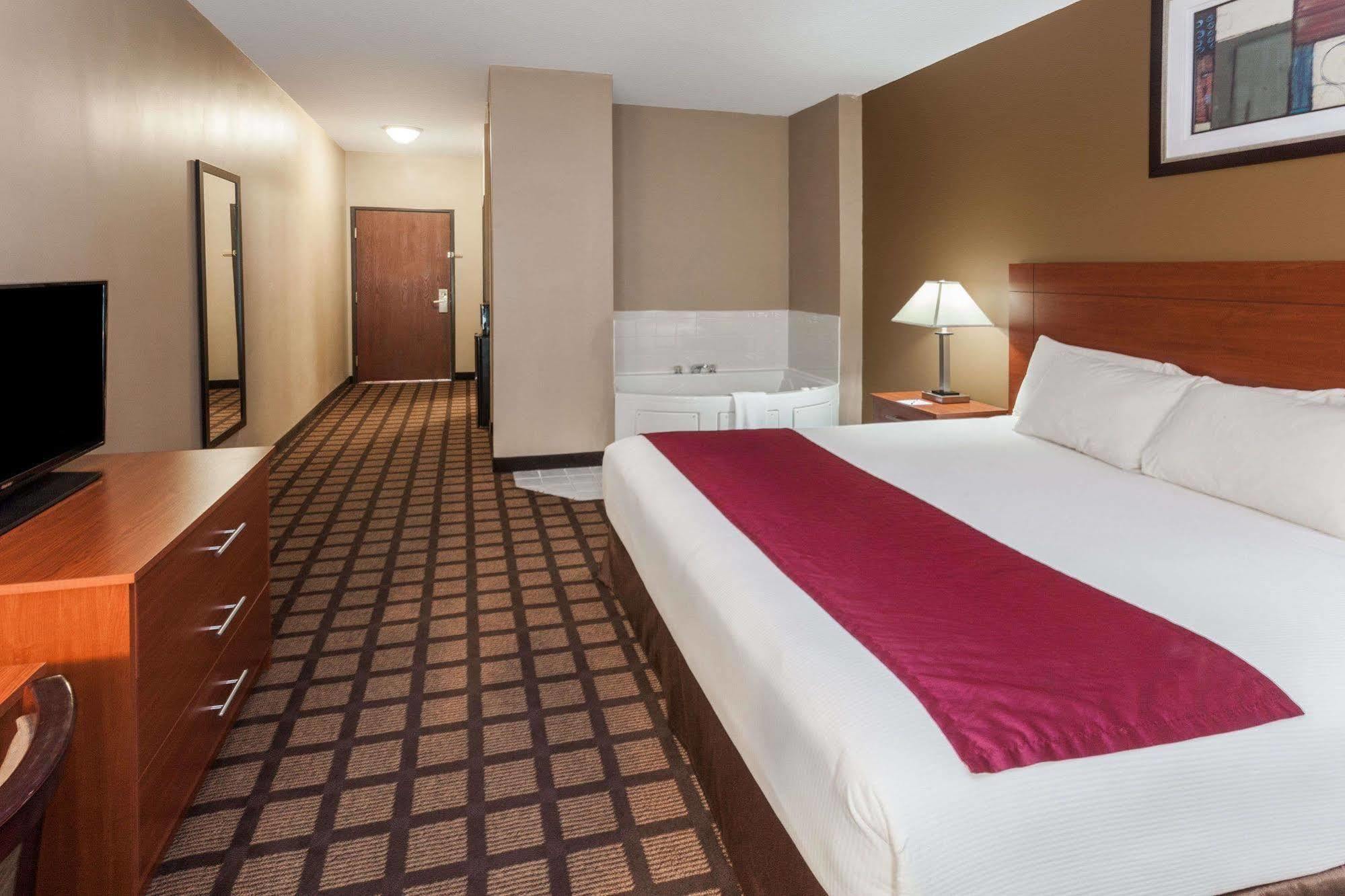 Baymont By Wyndham New Buffalo Exterior foto